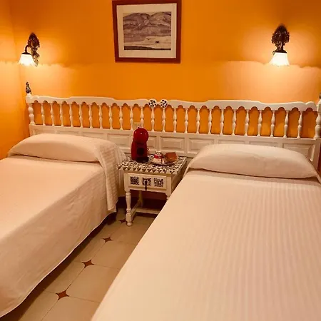 El Castanu Guest house *