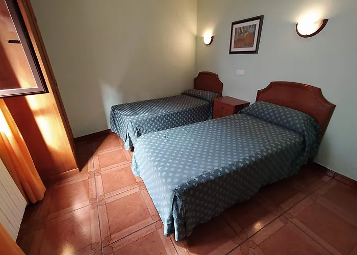 Pensión El Castañu, *