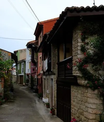 Pensión El Castañu, *